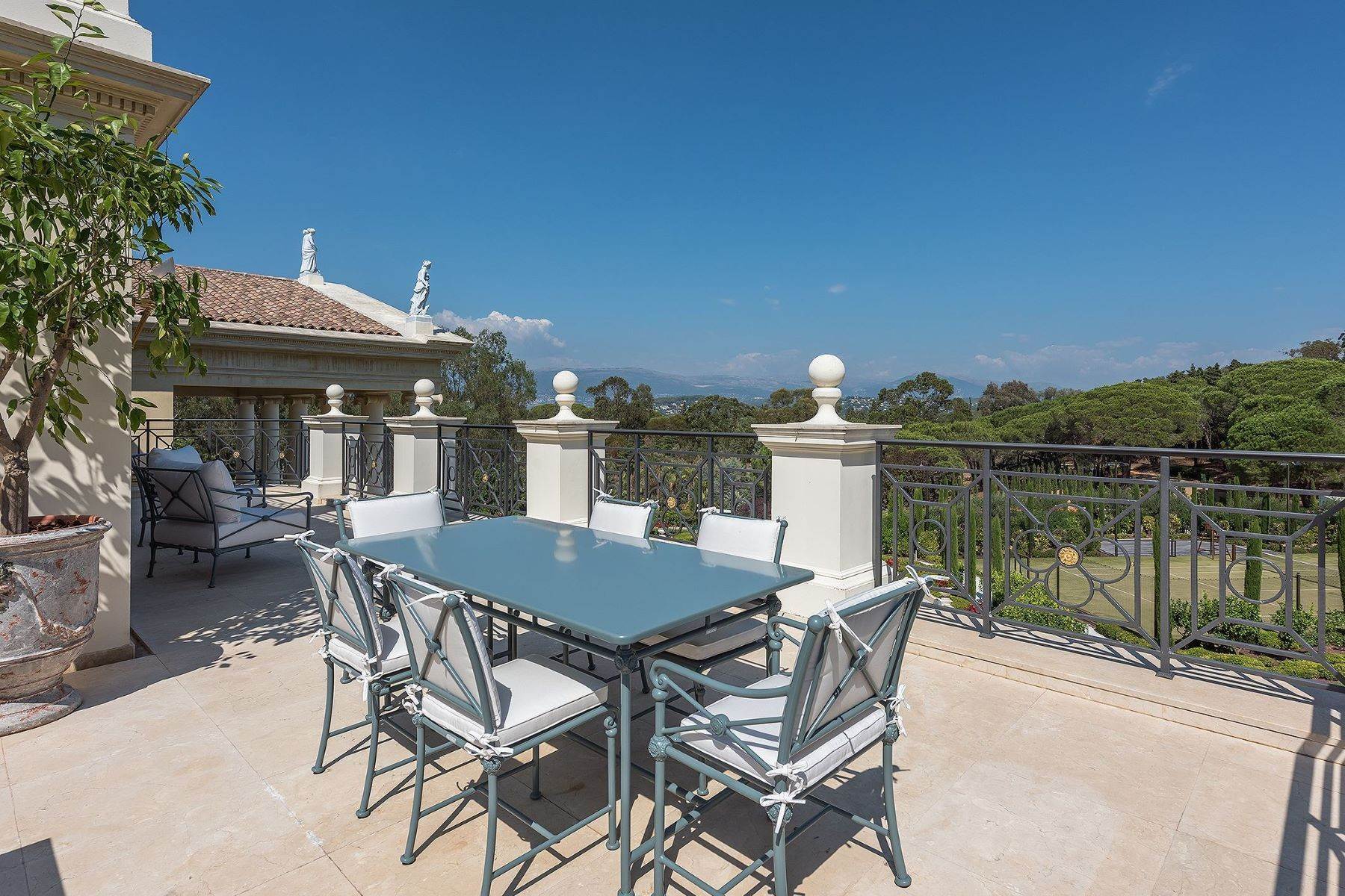 13. Single Family Homes for Sale at Cannes - Le Palais Vénitien, An exceptional turnkey property Cannes, Provence-Alpes-Cote D'Azur 06400 France