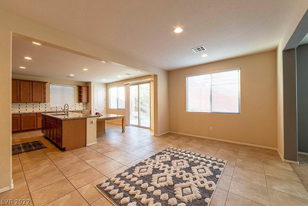 9. Single Family Homes at 1108 Cactus Grove Court North Las Vegas, Nevada 89084 United States