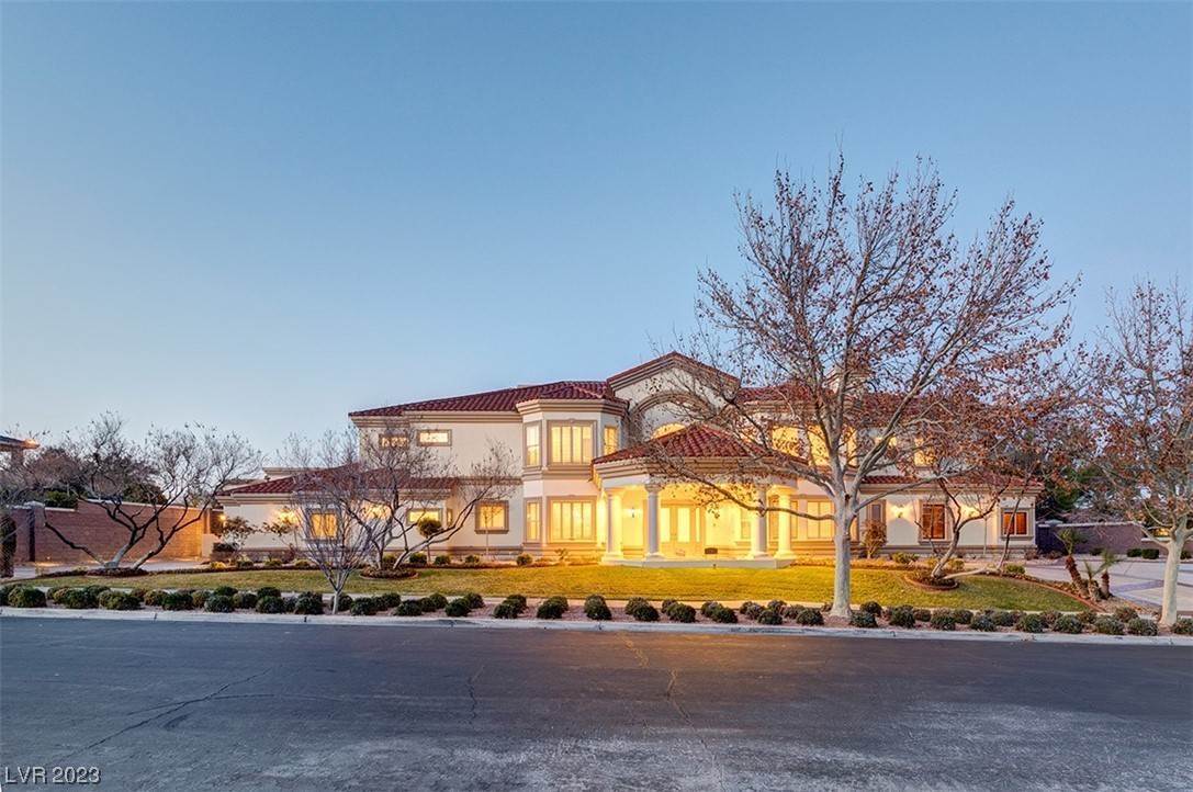 Single Family Homes for Sale at 9732 Highridge Drive Las Vegas, Nevada 89134 United States