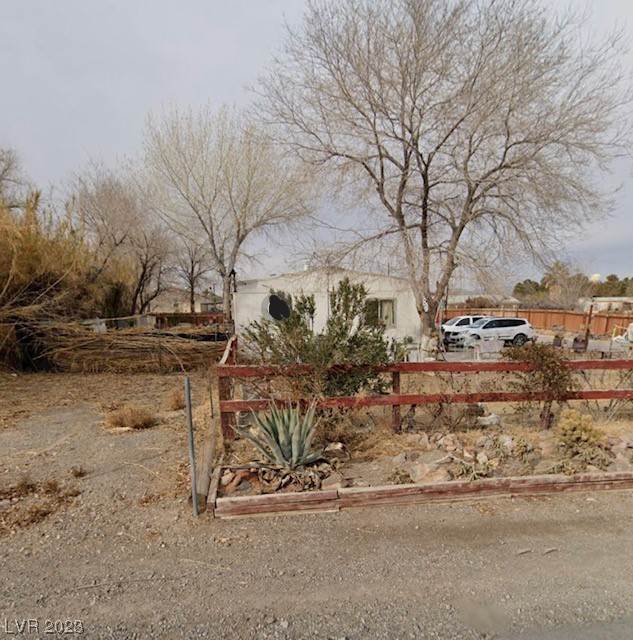 Single Family Homes pour l Vente à 367 Macfarland Avenue Indian Springs, Nevada 89018 États-Unis