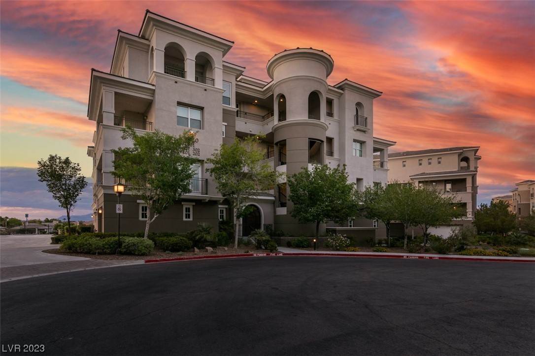 Condominiums for Sale at 9220 Tesoras Drive Las Vegas, Nevada 89144 United States