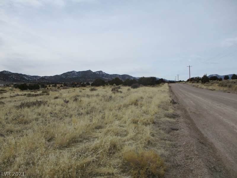 Terrain pour l Vente à Eagle Valley Rd-33.89 Acres Ursine, Nevada 89043 États-Unis