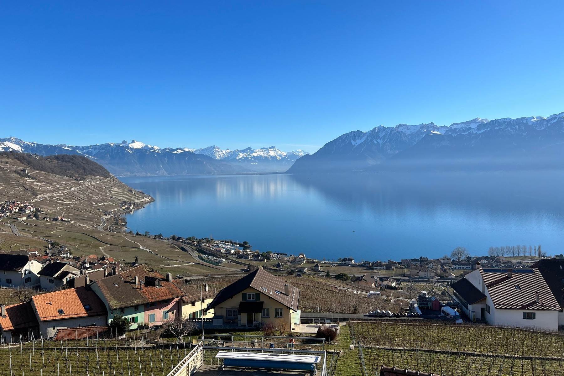 Single Family Homes para Venda às Superb property with panoramic views of the lake and the mountains Bourg-en-Lavaux Other Vaud, Vaud 1091 Suíça