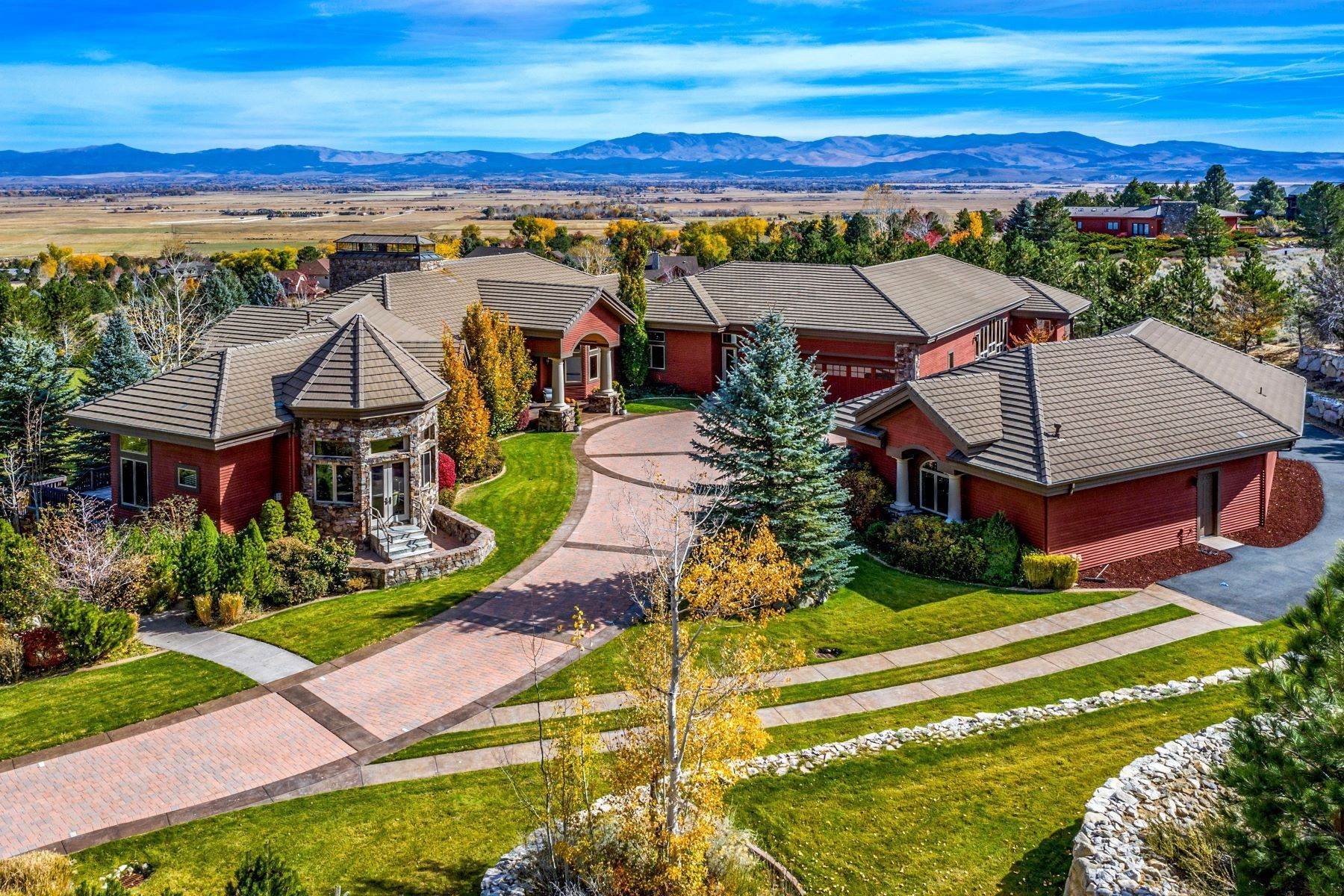 Single Family Homes для того Продажа на MatchPoint - Nevada 263 Sierra Country Circle Gardnerville, Невада 89460 Соединенные Штаты