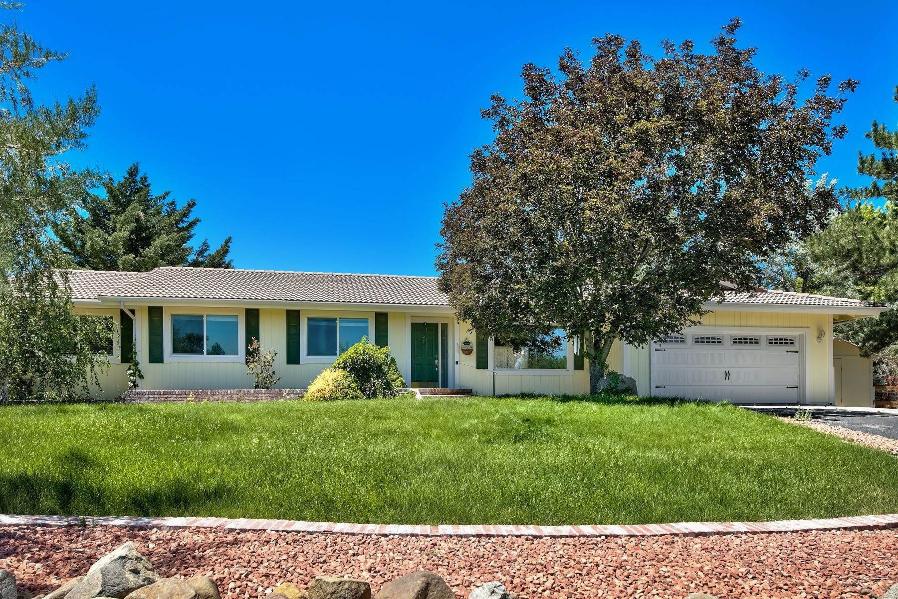 Single Family Homes por un Venta en Ranch Style home in South Reno 13300 Fellowship Way Reno, Nevada 89511 Estados Unidos