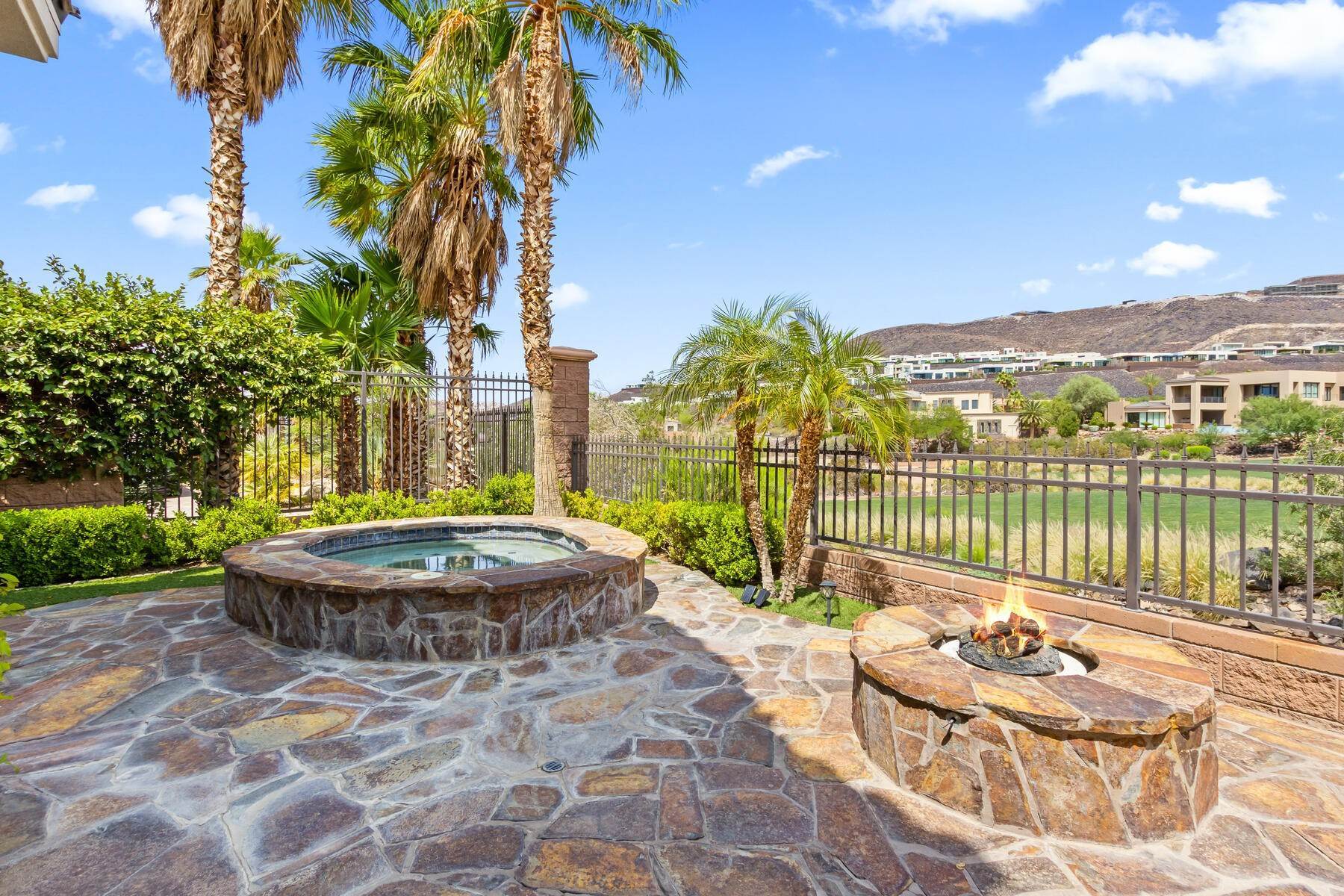 25. Single Family Homes for Sale at 1340 Enchanted River Drive Henderson, Nevada 89012 United States