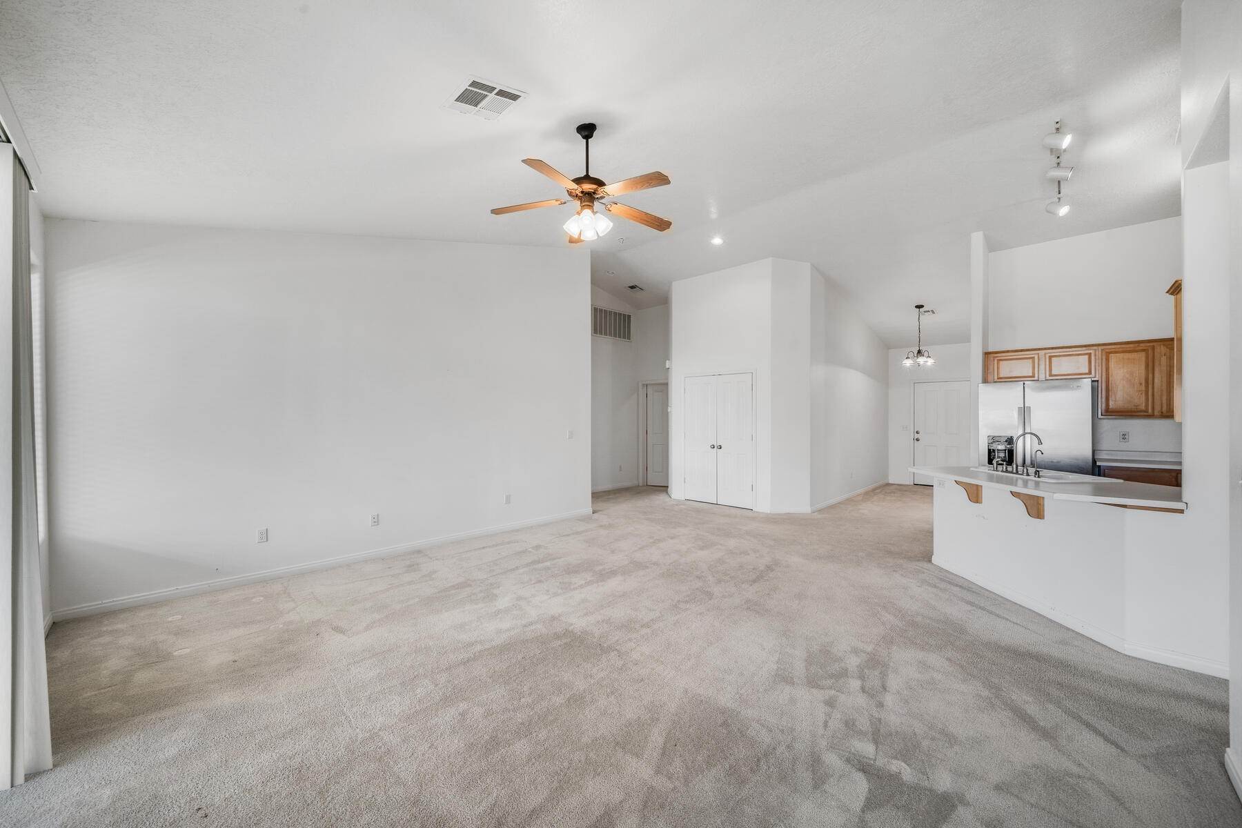 12. Townhouse for Sale at Light, Bright Mesquite Townhome 456 Hagens Alley Mesquite, Nevada 89027 United States