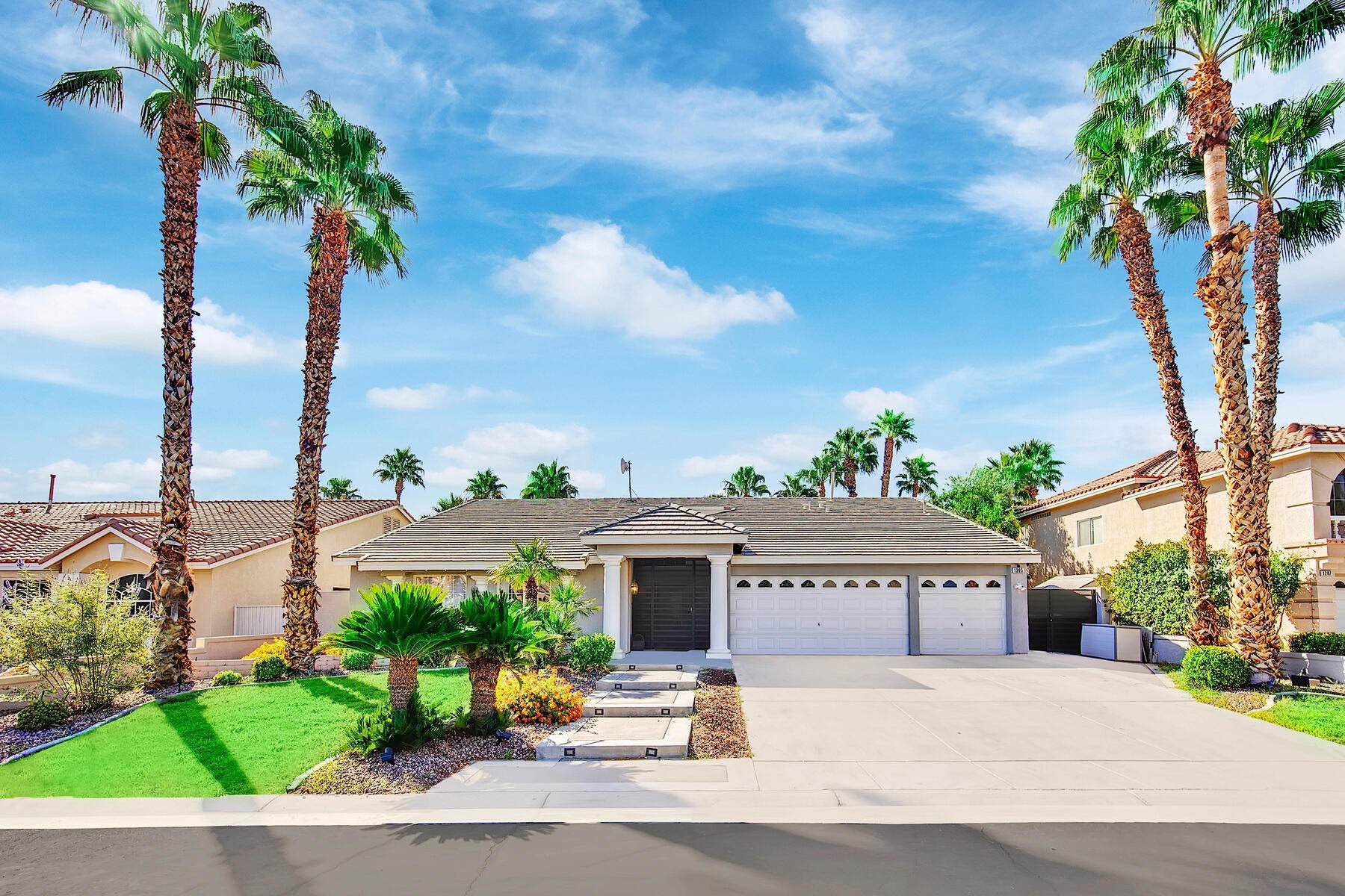 14. Single Family Homes for Sale at New to Market 1305 September Star Ave Las Vegas, Nevada 89123 United States