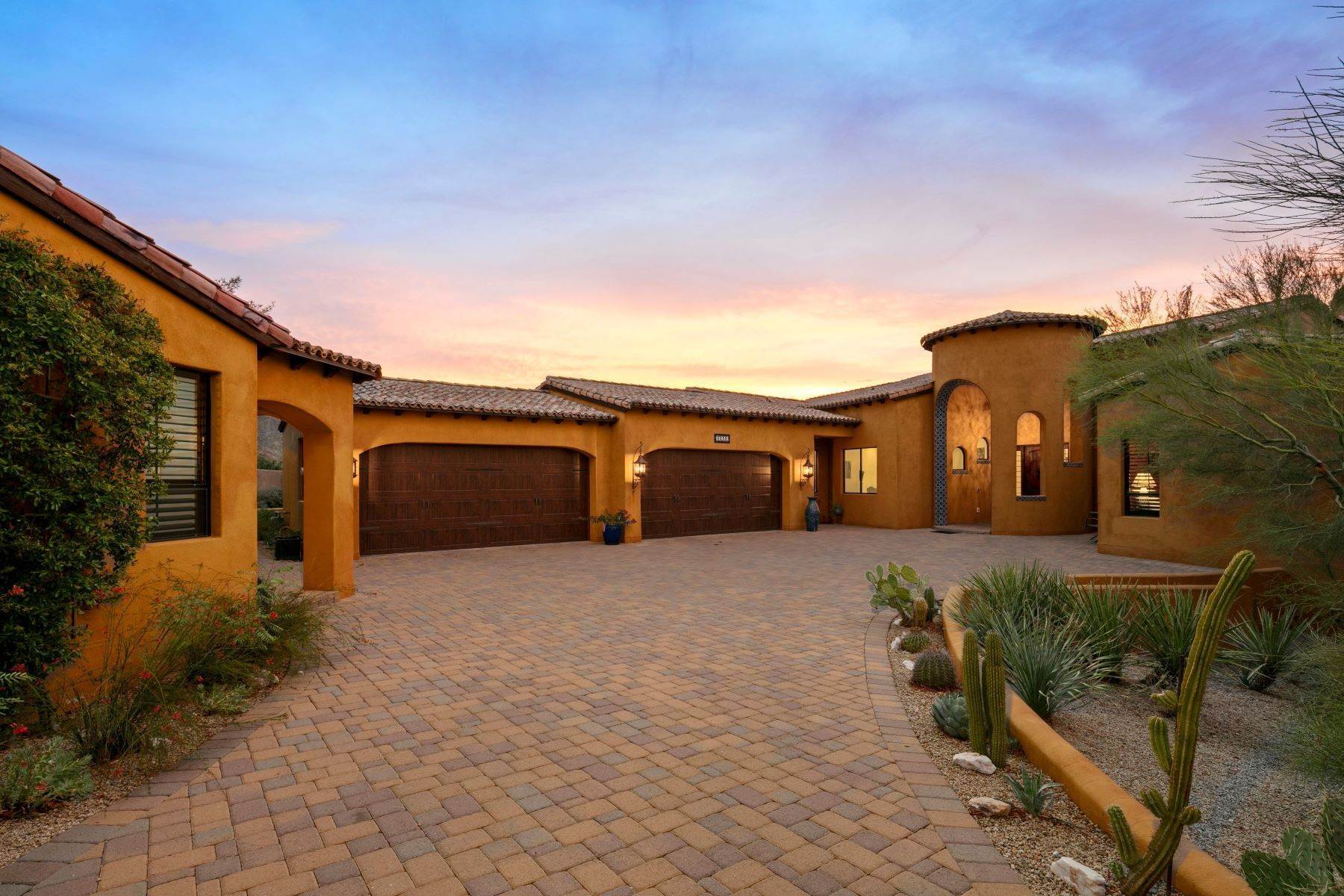 4. Single Family Homes for Sale at Reserve at Tranquil Trail 37200 N Granite Creek Lane Carefree, Arizona 85377 United States