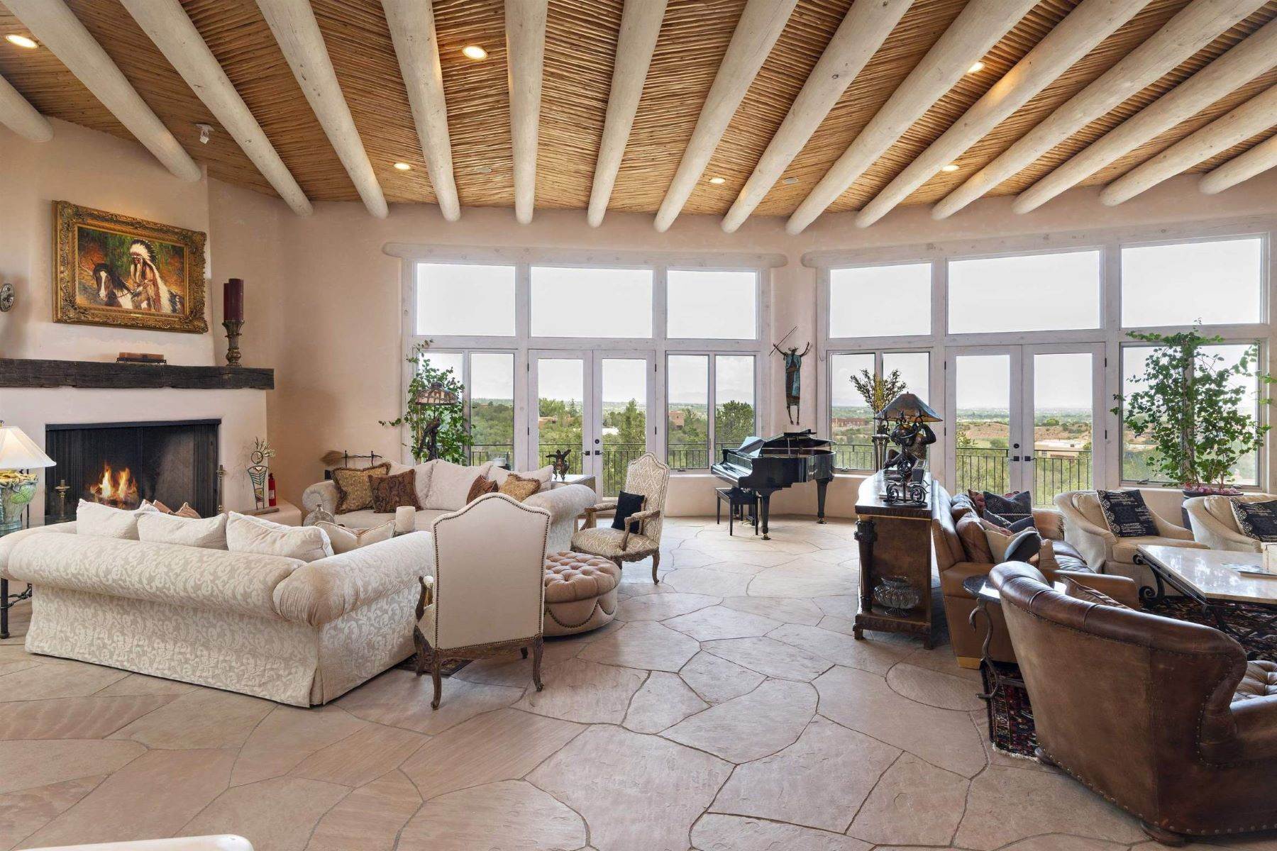 Single Family Homes per Vendita alle ore Grand Hillside Estate 811 Los Lovatos Santa Fe, Nuovo Messico 87501 Stati Uniti