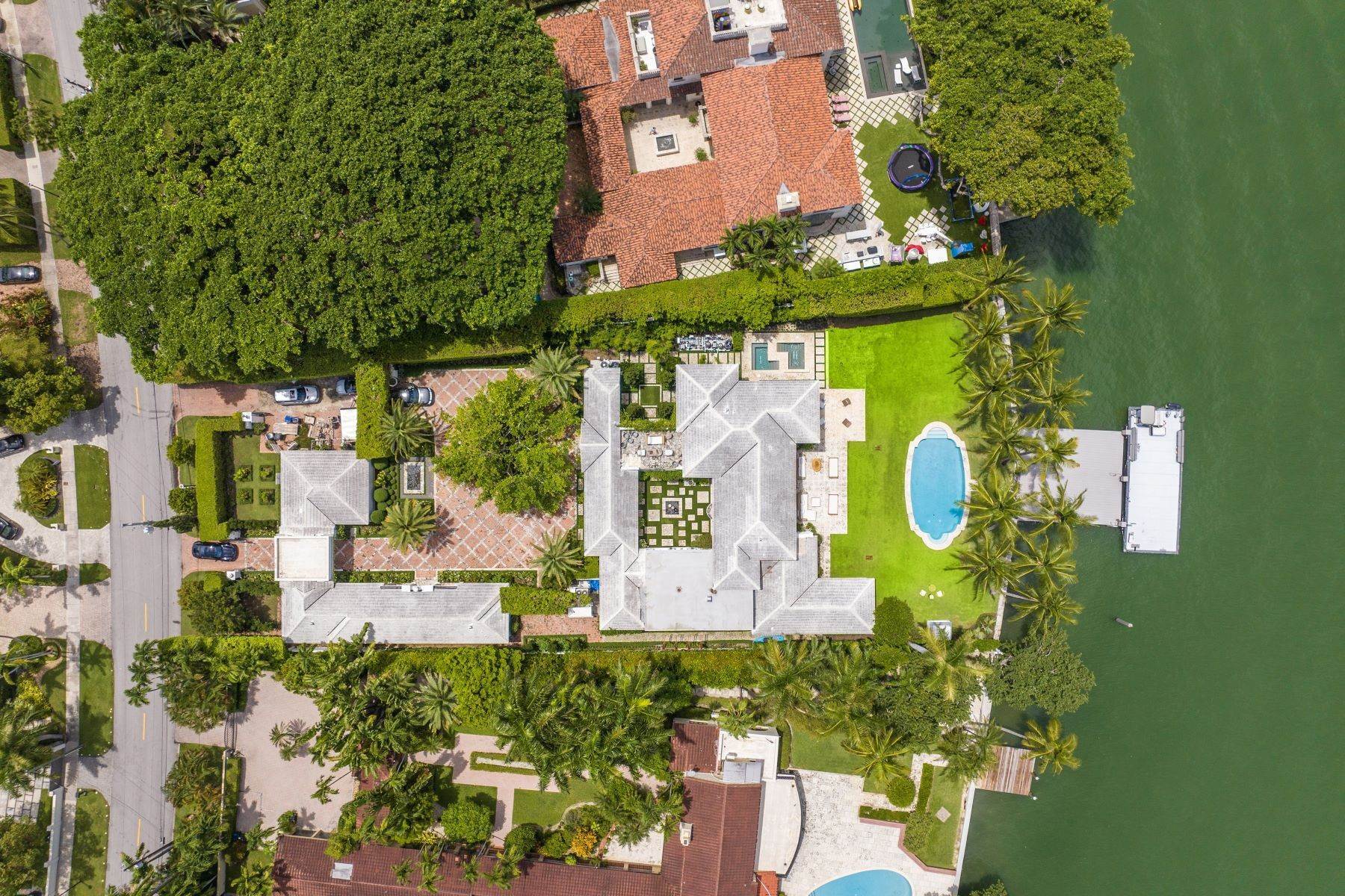 5. Single Family Homes at 5050 N Bay Rd Miami Beach, Florida 33140 United States