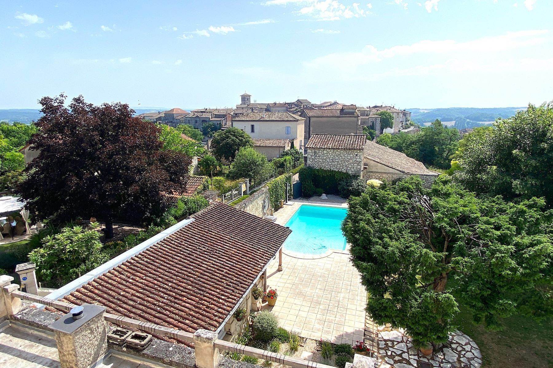 14. Single Family Homes for Sale at LARGE BOURGEOISE HOUSE-CV DE CASTENAU DE MONTMIRAL- COTTAGE and POOL Castelnau De Montmiral, Midi Pyrenees 81140 France