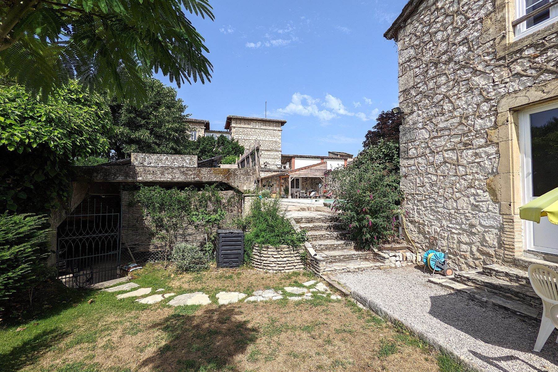 6. Single Family Homes for Sale at LARGE BOURGEOISE HOUSE-CV DE CASTENAU DE MONTMIRAL- COTTAGE and POOL Castelnau De Montmiral, Midi Pyrenees 81140 France
